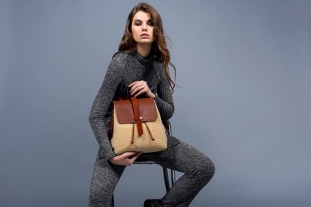 sandori rucksack genarbt cognac braun schaffell model 1024x683