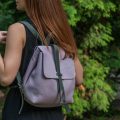 Sandori Rucksack genarbt Lavendel anthrazit 2 (1024x680)